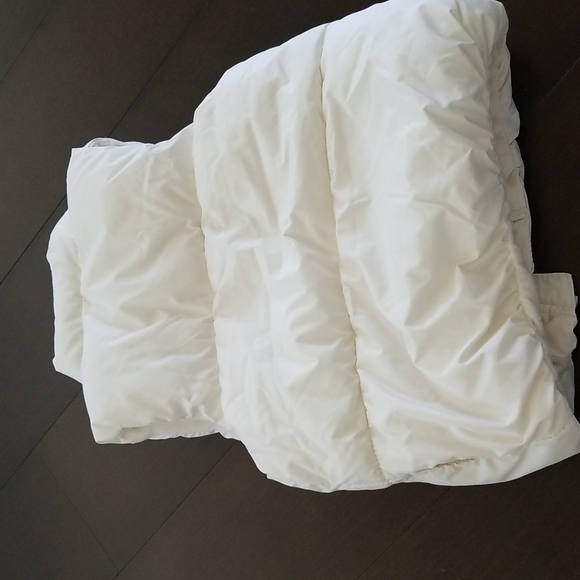 Toddler Old Navy White Puff Vest - Picture 8 of 8